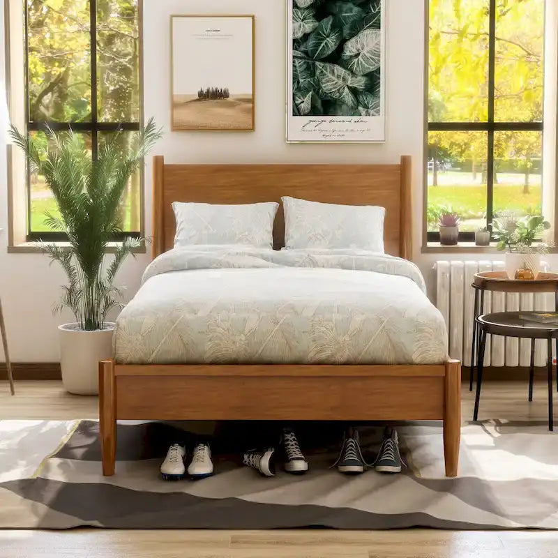 Letto a piattaforma Queen in legno con testiera a pannelli
