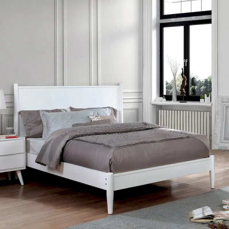 Letto a piattaforma Queen in legno con testiera a pannelli