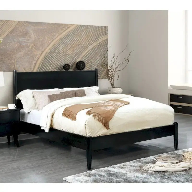 Letto a piattaforma Queen in legno con testiera a pannelli